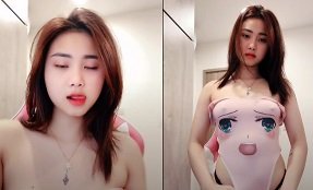 Đỗ Ngọc Trang đang chơi trò cưỡi ngựa cùng bạn trai